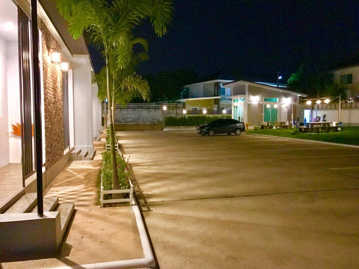 Baan Klangdao Resort Sattahip Buitenkant foto
