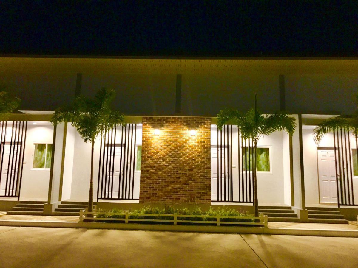 Baan Klangdao Resort Sattahip Buitenkant foto